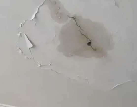 华蓥阳台漏水维修公司分享下屋面防水工程质量问题原因分析